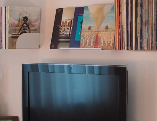 apartment-bookcase-books-1002312